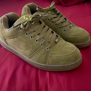 Brand New !!! Tom Penny ès Skate Shoes Size 12